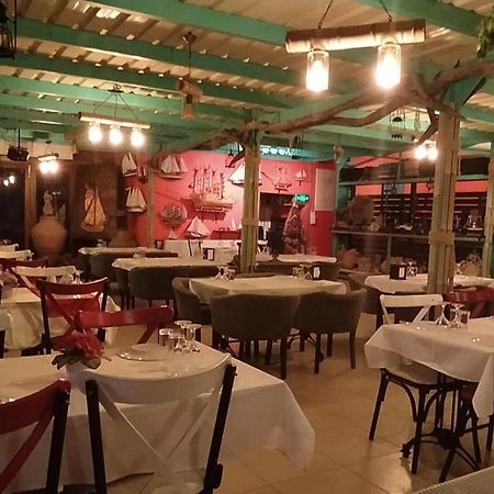 Hotel Ennis Inn Текидраг Екстериор снимка