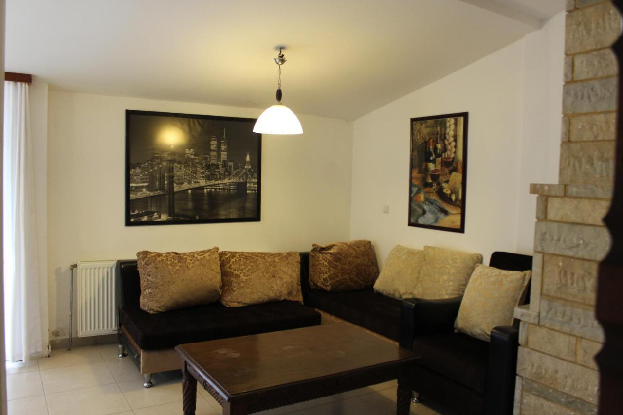 Hotel Ennis Inn Текидраг Екстериор снимка